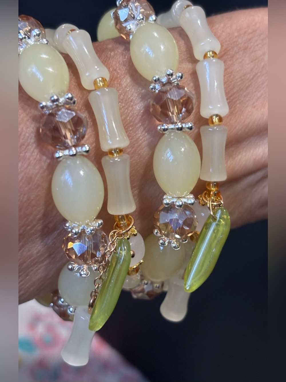 GORGEOUS PALE YELLOW OVAL GLASS BEADED & BAMBOO BRACELET W/JADE LIKE LEAF CHARMS